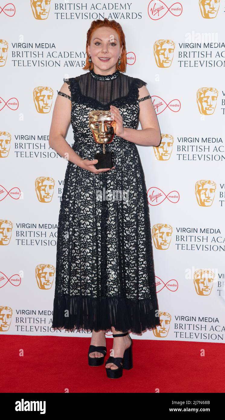 Sophie Wilran, Gewinnerin des Female Performance in A Comedy Program für „Alma's Not Normal“, posiert im Gewinnerzimmer des Virgin Media British Stockfoto