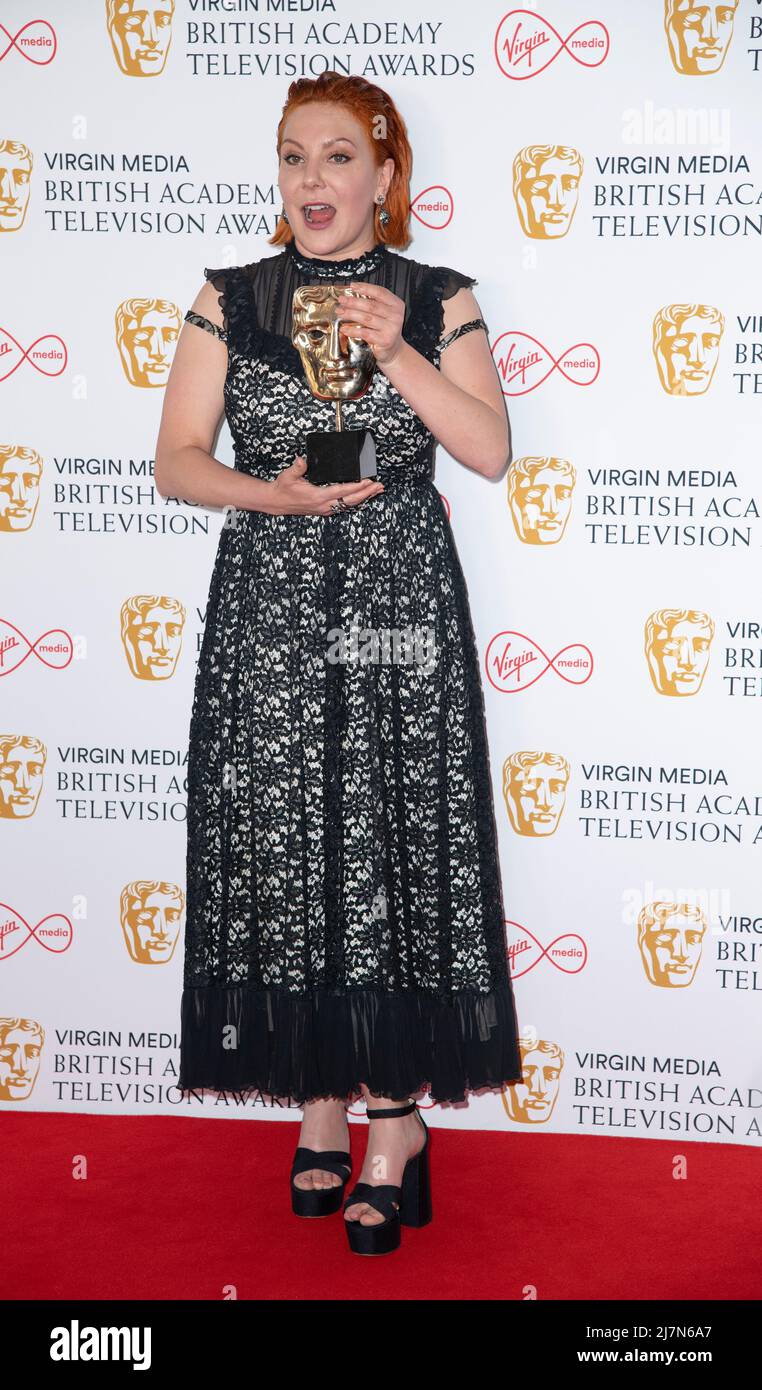 Sophie Wilran, Gewinnerin des Female Performance in A Comedy Program für „Alma's Not Normal“, posiert im Gewinnerzimmer des Virgin Media British Stockfoto