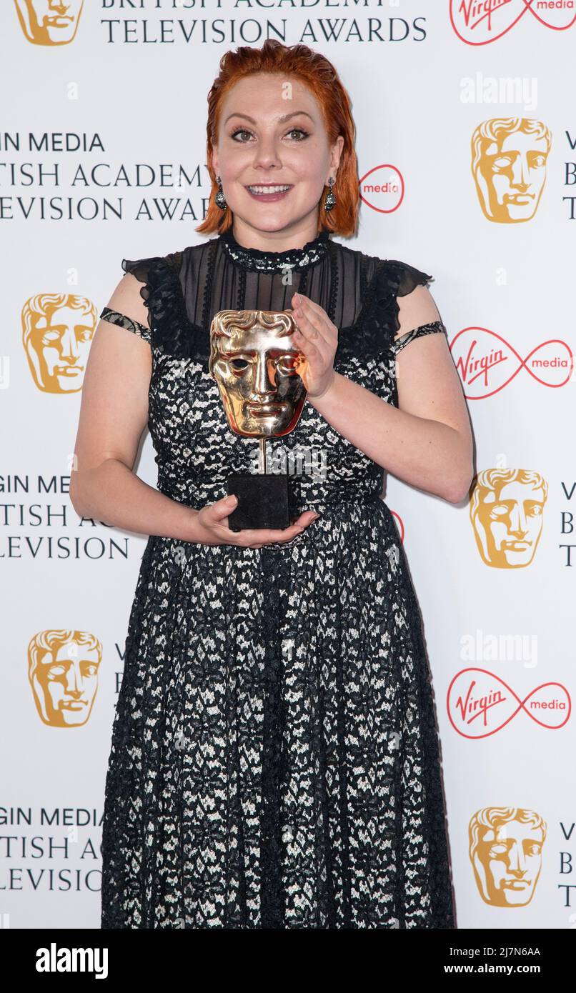 Sophie Wilran, Gewinnerin des Female Performance in A Comedy Program für „Alma's Not Normal“, posiert im Gewinnerzimmer des Virgin Media British Stockfoto