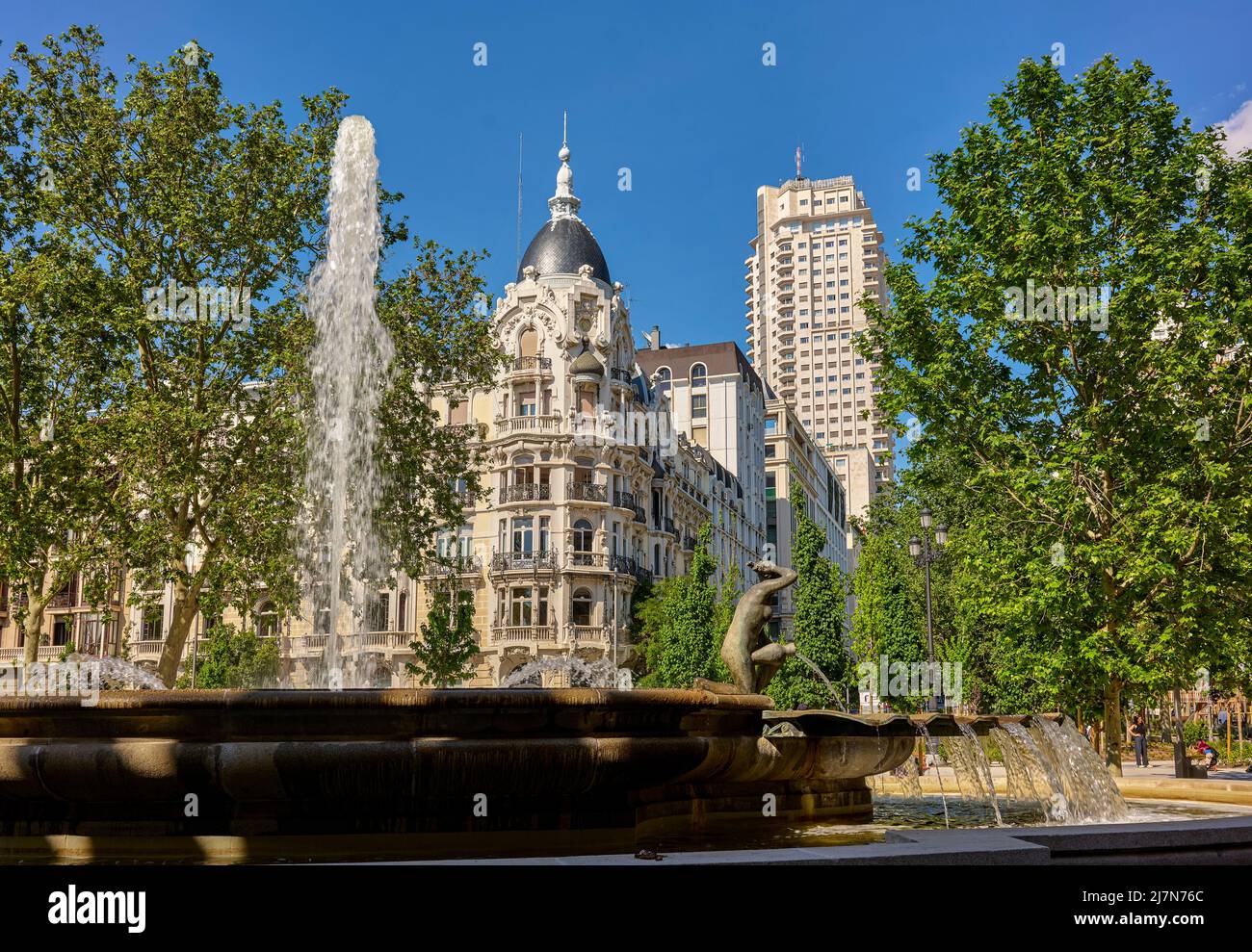 Brunnen der Muschel oder die Geburt des Wassers. Plaza de España. Madrid, Spanien. Stockfoto