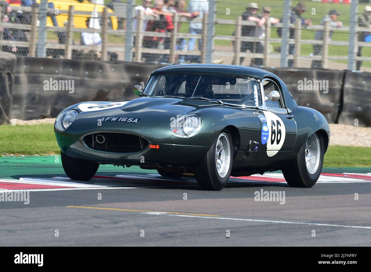 Niall McFadden, Jaguar E-Type, Jaguar Classic Challenge für Jaguar Autos vor 1966, ein sechzigminütiges Rennen mit der Option eines zweiten Fahrers, Donington Hi Stockfoto