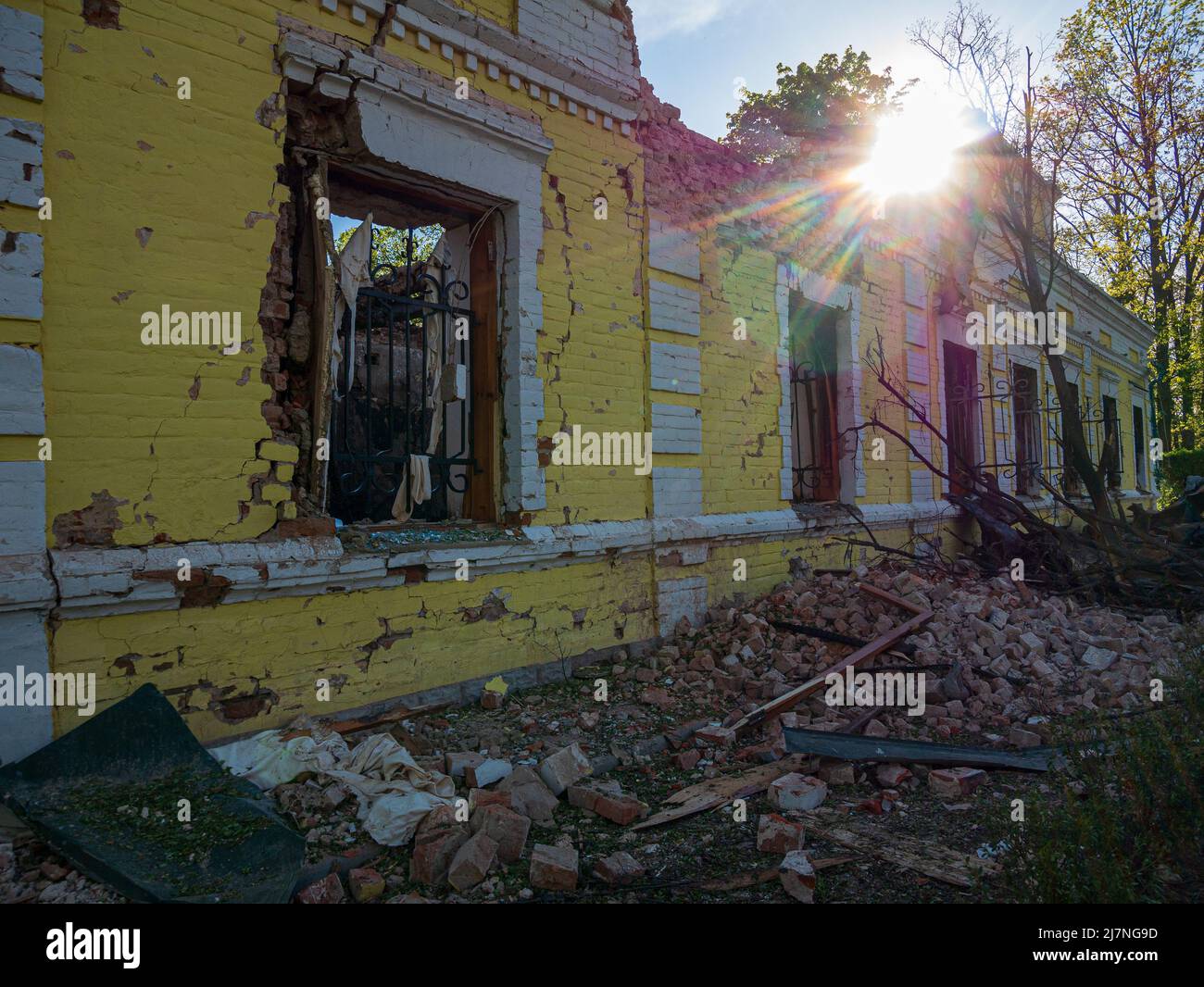 Charkiw Region, Skovorodinovka, Skovorodinivka, Ukraine - 05.09.2022: Ruinen des zerstörten Skovoroda historischen Museums durch Bombardierung von russland gebrochen Stockfoto