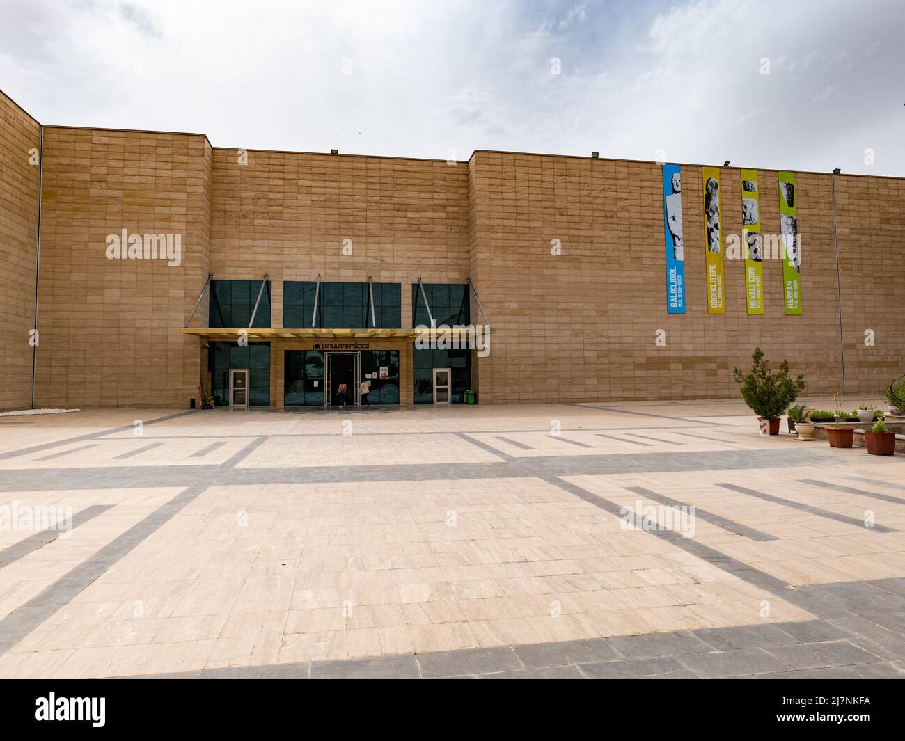 Urfa, Türkei - Mai 2022: Archäologisches Museum Sanliurfa in Urfa, Türkei. Şanlıurfa Museum ist ein archäologisches Museum in Şanlıurfa, Türkei Stockfoto