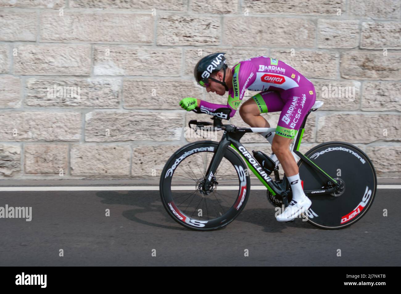 BUDAPEST, UNGARN - 07. MAI 2022: Profi-Radfahrer Luca Rastelli TEAM BARDIANI CSF FAIZANE' Giro D'Italia Etappe 2 Zeitfahren - Radrennen am 0. Mai Stockfoto