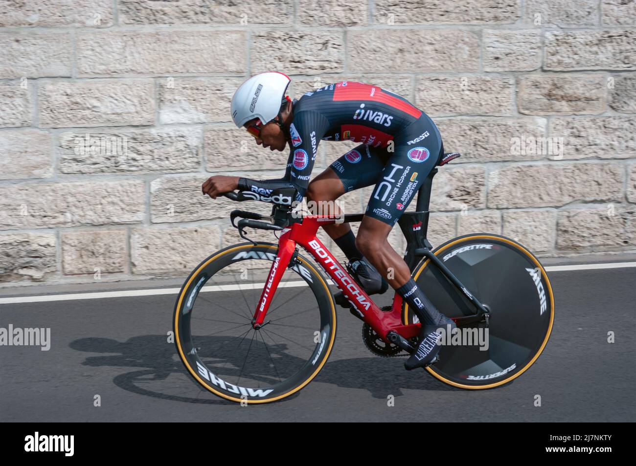 BUDAPEST, UNGARN - 07. MAI 2022: Radrennfahrer Natnael Tesfatsion DROHNENHOPPER - ANDRONI GIOCATTOLI, Giro D'Italia Etappe 2 Zeitfahren - Radsportwettlauf Stockfoto
