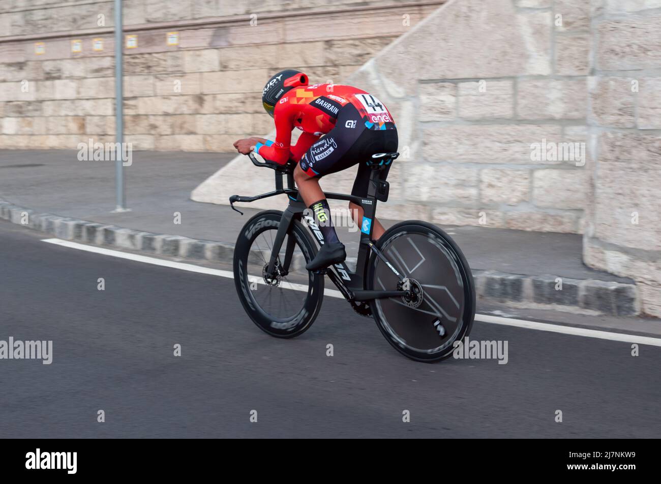 BUDAPEST, UNGARN - MAI 0- 7, 2022: Profi-Radfahrer Santiago Buitrago BAHRAIN SIEGREICHER Giro D'Italia Etappe 2 Zeitfahren - Radrennen am Mai Stockfoto