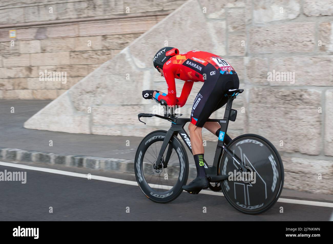 BUDAPEST, UNGARN - MAI 0- 7, 2022: Profi-Radfahrer Wout Poels BAHRAIN SIEGREICH Giro D'Italia Etappe 2 Zeitfahren - Radrennen am 07. Mai 20 Stockfoto