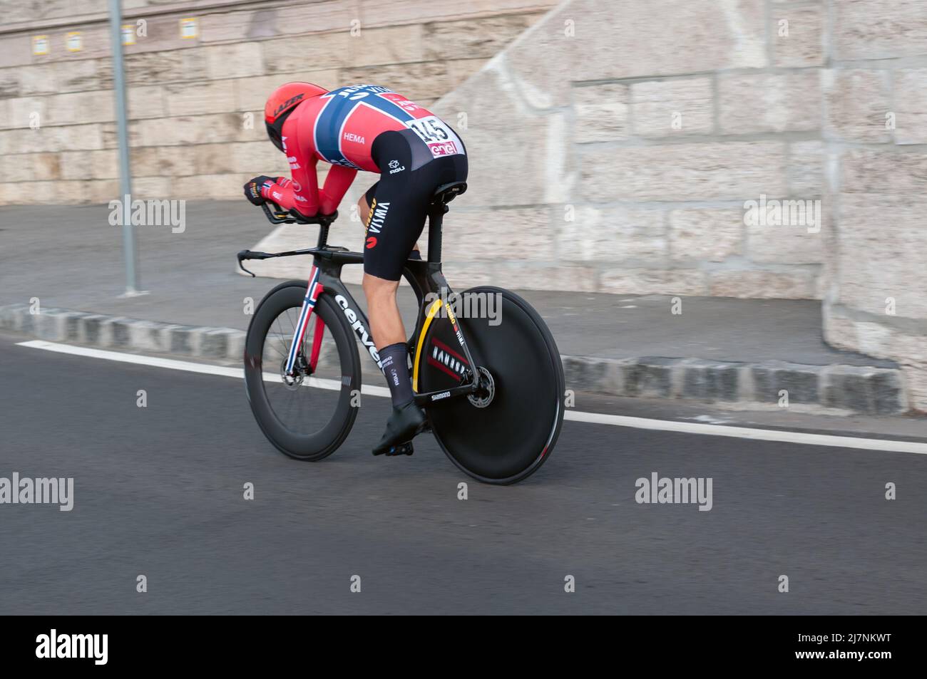 BUDAPEST, UNGARN - MAI 0- 7, 2022: Profi-Radfahrer Tobias Foss JUMBO-VISMA Giro D'Italia Etappe 2 Zeitfahren - Radrennen am 07. Mai 2022 in Stockfoto