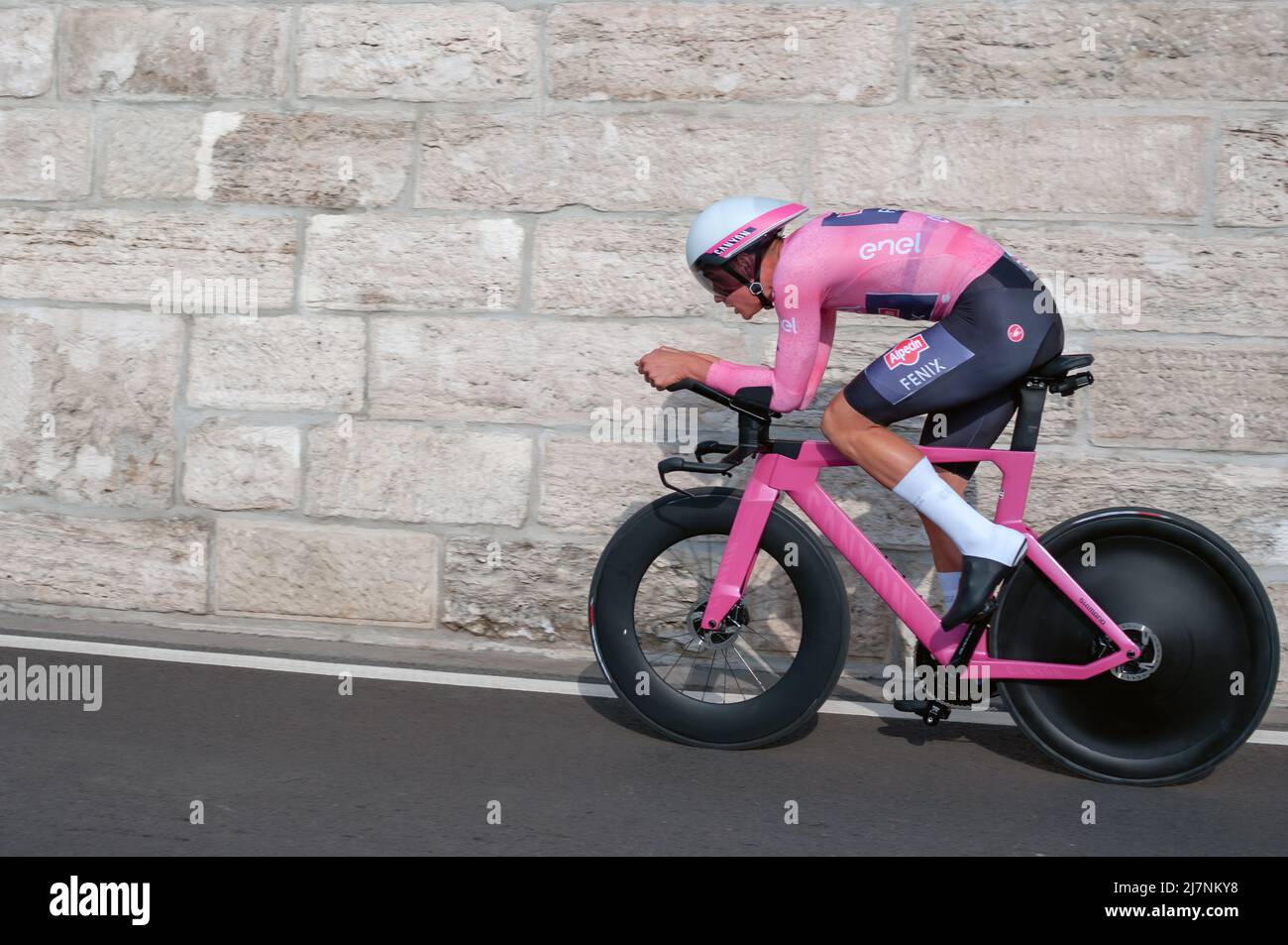 BUDAPEST, UNGARN - MAI 0- 7, 2022: Profi-Radfahrer Mathieu van der Poel ALPECIN-FENIX Giro D'Italia Etappe 2 Zeitfahren - Radrennen am 0. Mai Stockfoto