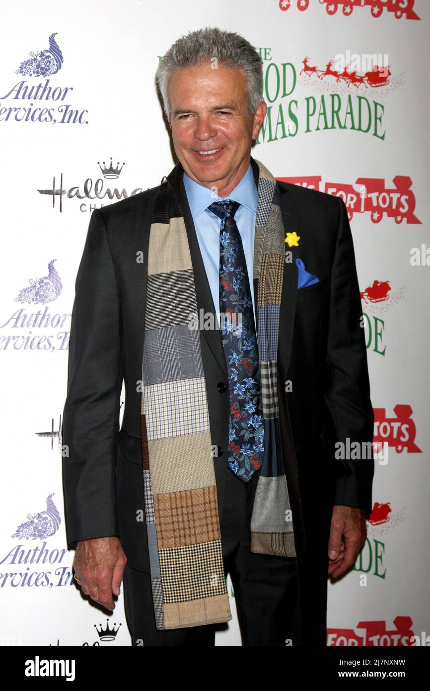 LOS ANGELES - NOV 30: Tony Denison bei der Hollywood Christmas Parade 2014 auf dem Hollywood Boulevard am 30. November 2014 in Los Angeles, CA Stockfoto