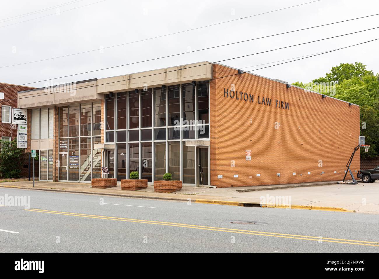 LEXINGTON, NC, USA-8 MAY 2022: Holton Law Firm Building. Stockfoto