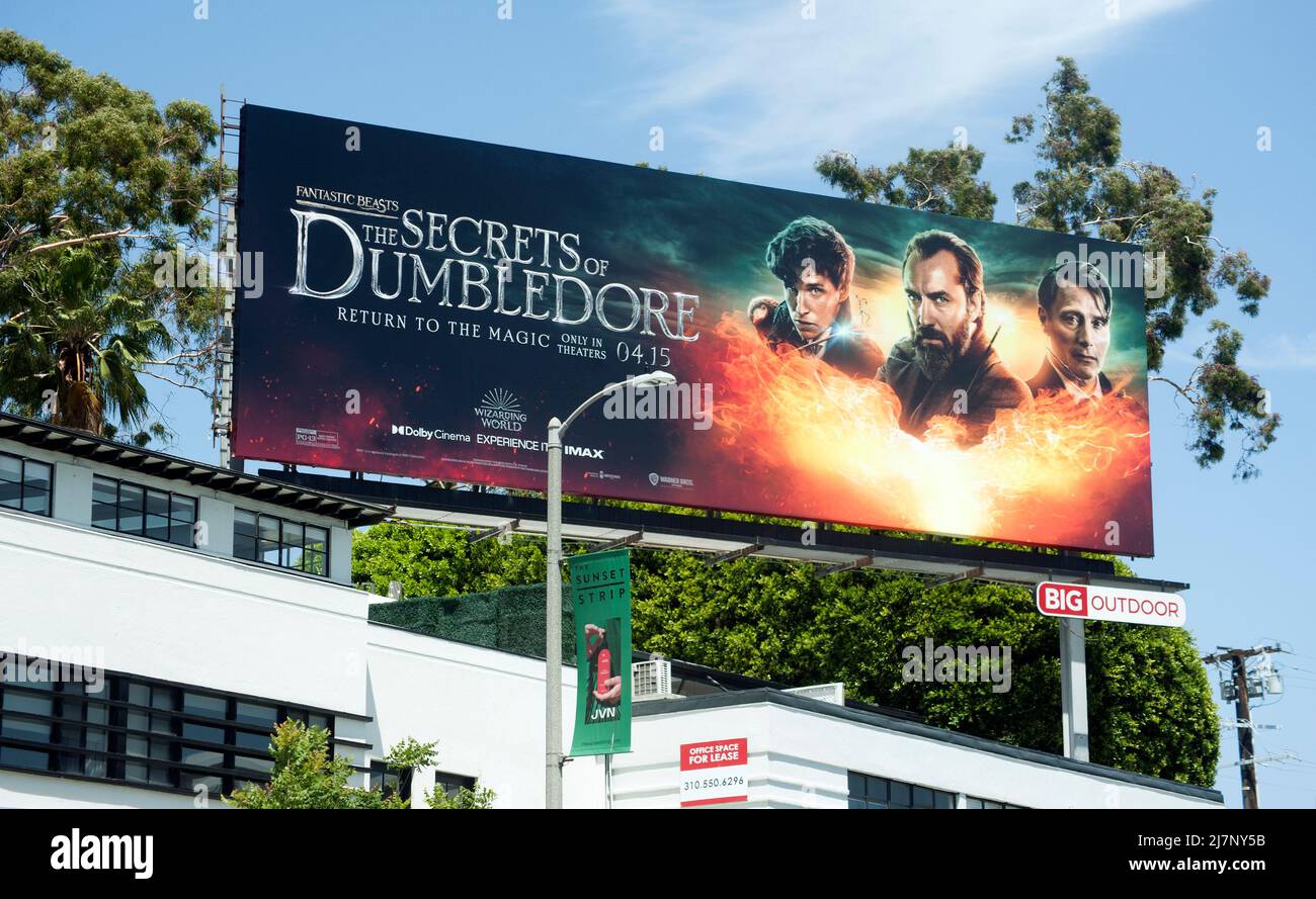 Reklametafeln auf dem Sunset Strip, auf denen die Geheimnisse von Dumbledore, Los Angeles, CA, zu sehen sind Stockfoto