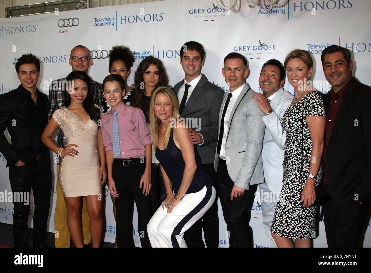 LOS ANGELES - JUN 1: Jake T. Austin, Peter Paige, Cierra Ramirez, Sherri Sum, Hayden Byerly, Maia Mitchell, Teri Polo, David Lambert, Bradley Bredeweg, Greg Gugliotta, Joanna Johnson und Danny Nucci bei den Annual Television Academy Honors 7. im SLS Hotel am 1. Juni 2014 in Los Angeles, CA Stockfoto