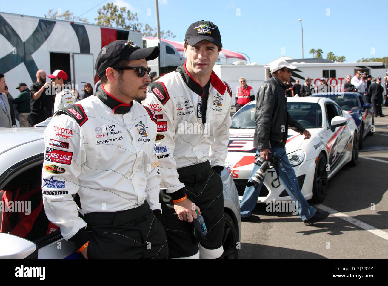 LOS ANGELES - APR 1: Nick Wechsler, Sam Witwer beim Toyota Grand Prix von Long Beach Pro/Celebrity Race Press Day auf dem Long Beach Grand Prix Raceway am 1. April 2014 in Long Beach, CA Stockfoto