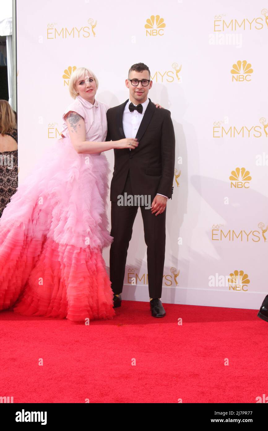 LOS ANGELES - 25. AUGUST: Lena Dunham, Jack Antonoff bei den Primetime Emmy Awards 2014 - Ankunft im Nokia Theater im LA Live am 25. August 2014 in Los Angeles, CA Stockfoto
