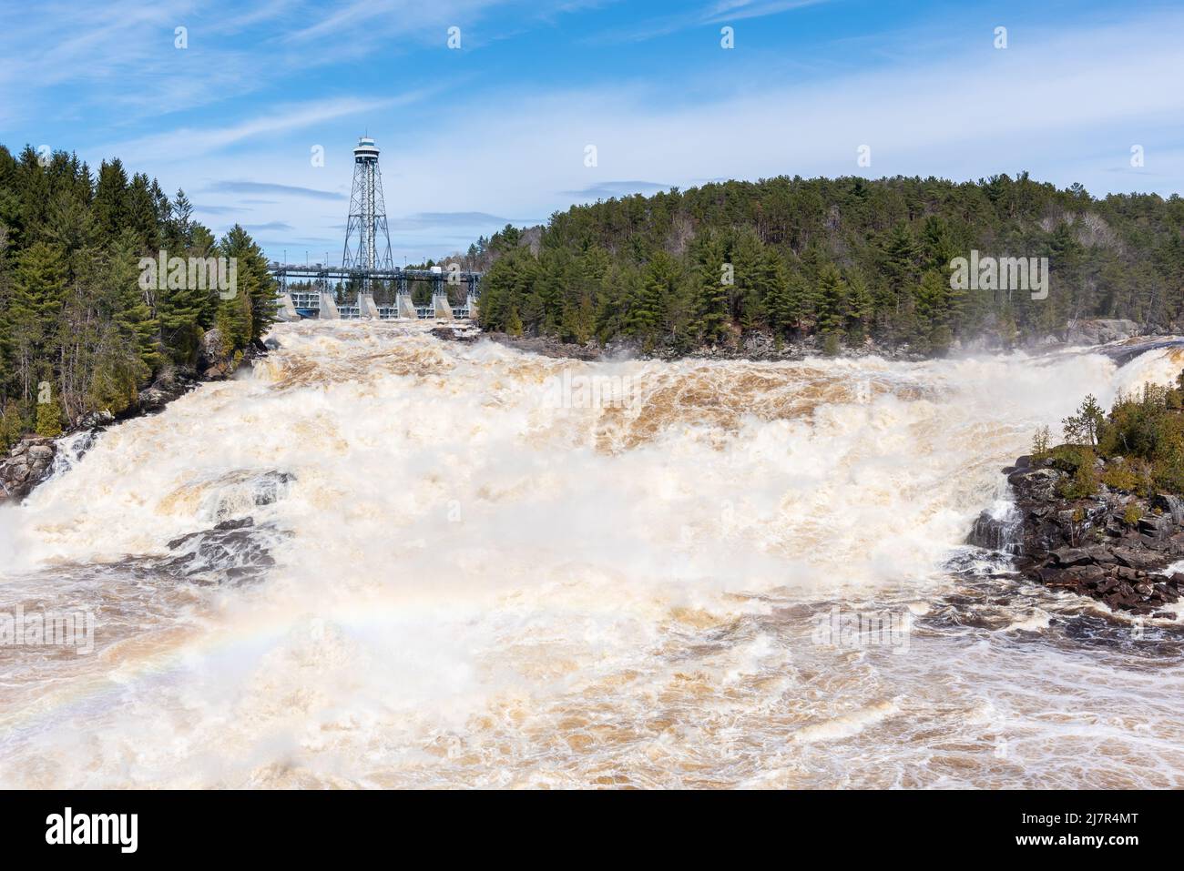 Der St Maurice Fluss am Loch des Shawinigan Teufels während der Frühlingsfluten, Quebec, Kanada Stockfoto