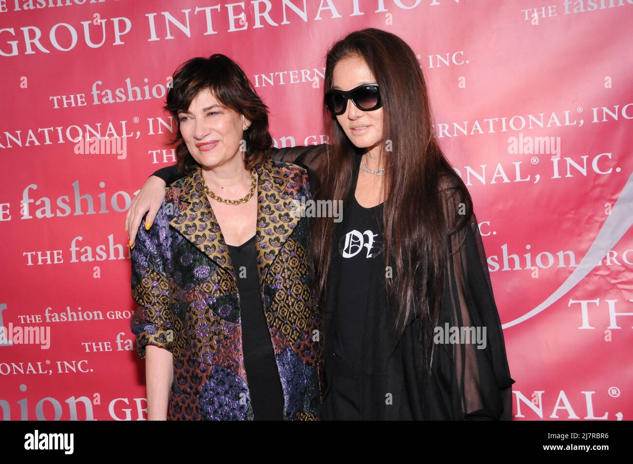 New York, Usa. 10.. Mai 2022. Maryanne Grisz und Vera Wang nehmen an den Fashion Group International Rising Star Awards Teil, die im Lighthouse in New York City verliehen werden. Kredit: SOPA Images Limited/Alamy Live Nachrichten Stockfoto