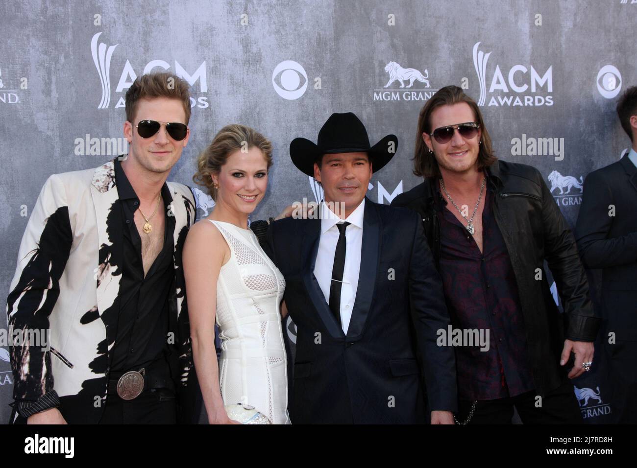 LAS VEGAS - APR 6: Florida Georgia Line, Clay Walker bei den Academy of Country Music Awards 2014 - Ankunft in der MGM Grand Garden Arena am 6. April 2014 in Las Vegas, NV Stockfoto