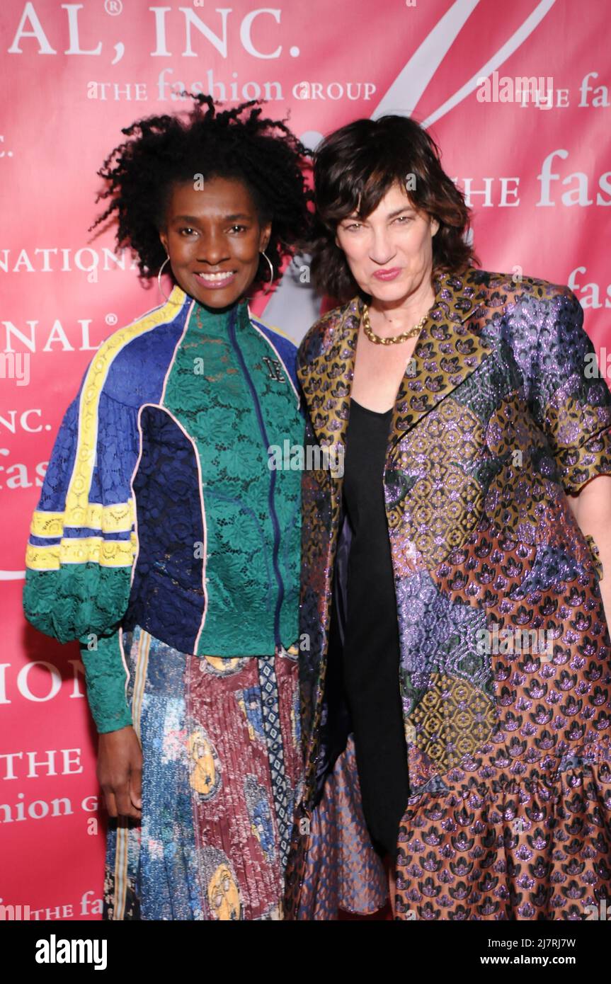 New York, Usa. 10.. Mai 2022. Constance White und Maryanne Grisz nehmen an den Fashion Group International Rising Star Awards Teil, die im Lighthouse in New York City verliehen werden. (Foto von Efren Landaos/SOPA Images/Sipa USA) Quelle: SIPA USA/Alamy Live News Stockfoto