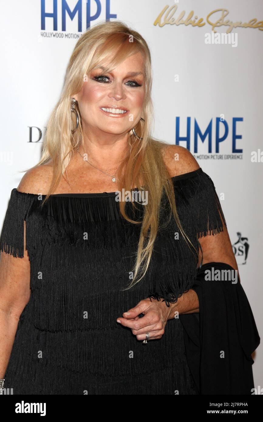 LOS ANGELES - MAI 14: Catherine Hickland Fisher beim VIP-Empfang von „Debbie Reynolds – The Auction Finale“; Auktion von www.ProfilesInHistory.com im Debbie Reynolds Dance Studio am 14. Mai 2014 in North Hollywood, CA Stockfoto