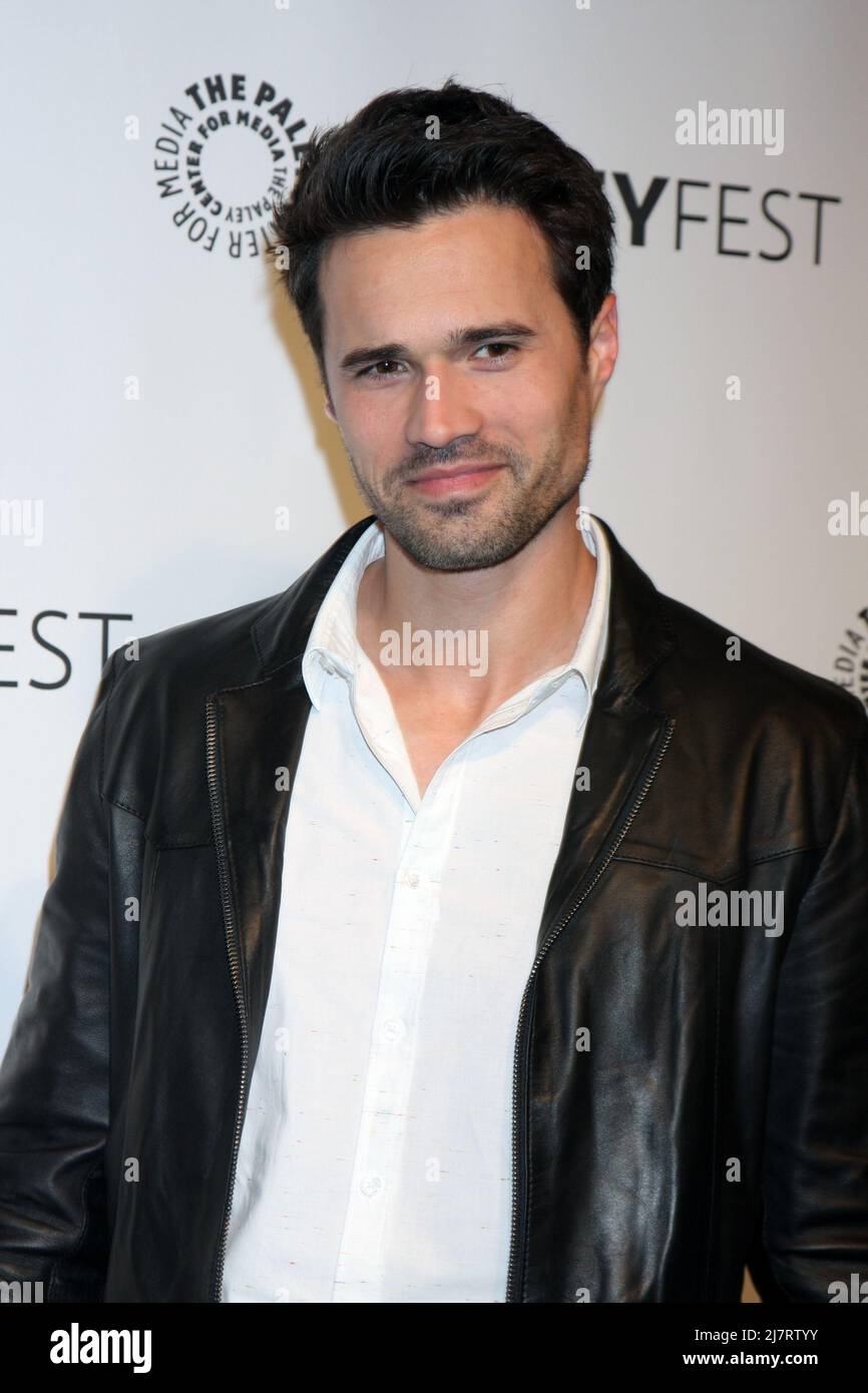 LOS ANGELES - MAR 23: Brett Dalton beim PaleyFEST 2014 - 'Marvel's Agents of S.H.I.E.L.D.' im Dolby Theater am 23. März 2014 in Los Angeles, CA Stockfoto