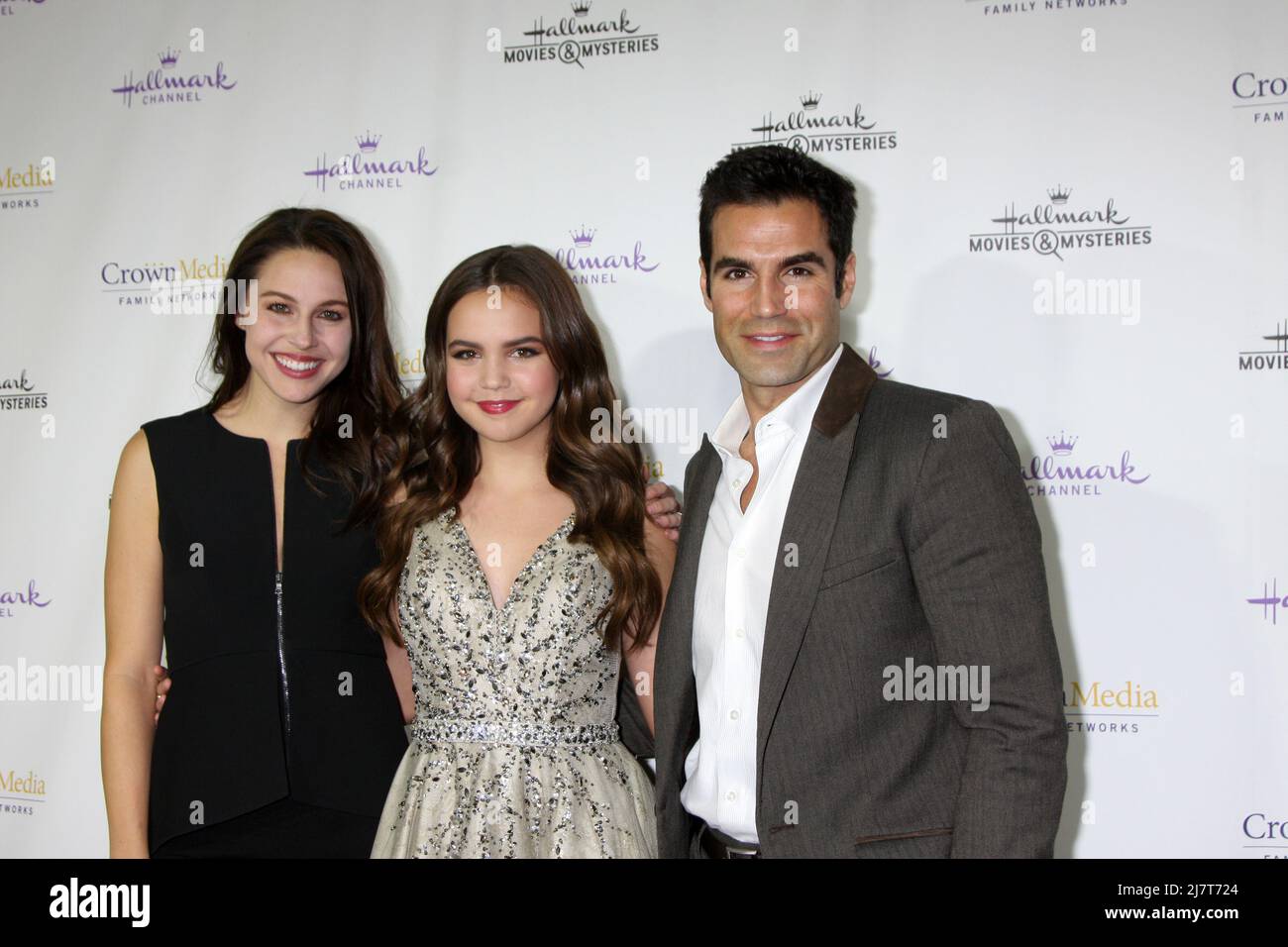 LOS ANGELES - NOV 4: Kaitlin Riley, Bailee Madison, Jordi Vilasuso beim Empfang der Northpole-Vorführung des Hallmark Channels im La Piazza Restaurant im The Grove am 4. November 2014 in Los Angeles, CA Stockfoto