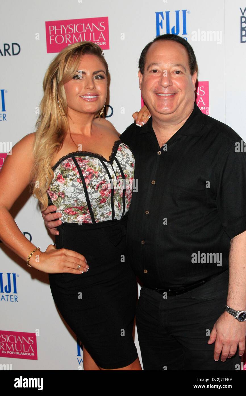LOS ANGELES - OCT 21: TIA Barr, Jeff Cohen beim 'White Bird in a Blizzard' LA Premiere bei Arclight Hollywood am 21. Oktober 2014 in Los Angeles, CA Stockfoto