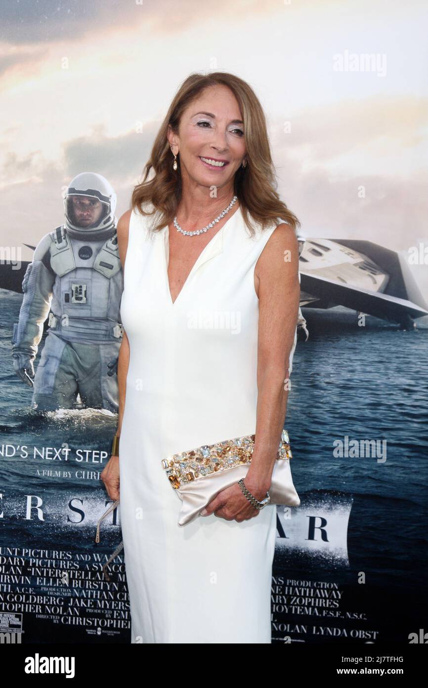 LOS ANGELES - OCT 26: Lynda Obst bei der 'Interstellar'-Premiere im TCL Chinese Theatre am 26. Oktober 2014 in Los Angeles, CA Stockfoto