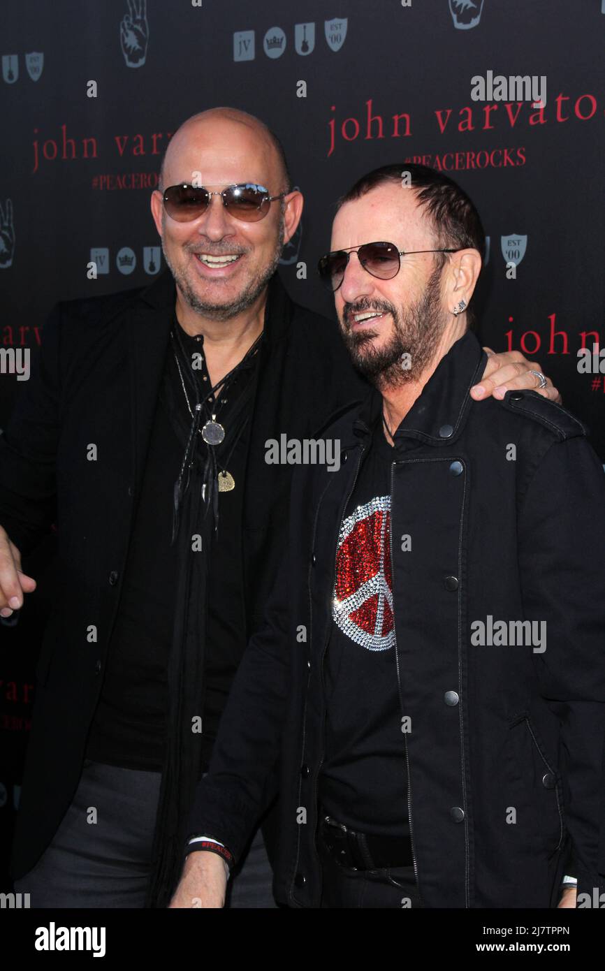 LOS ANGELES - SEP 21: John Varvatos, Ringo Starr im John Varvatos und Ringo Starr feiern am 21. September 2014 in West Hollywood, CA, den Internationalen Friedenstag im John Varvatos Stockfoto