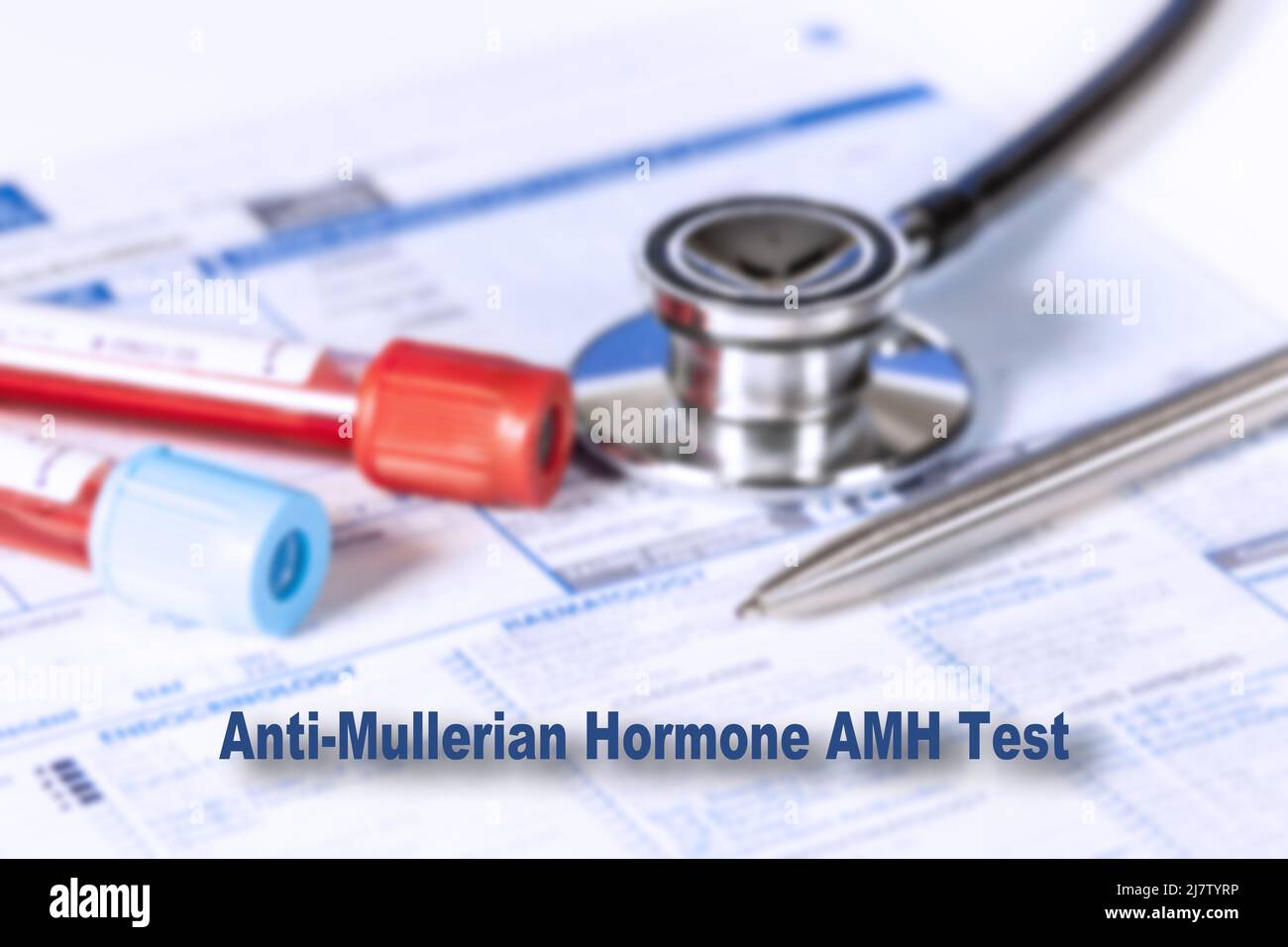 Anti-Mullerian Hormone AMH Test Testing Medical Concept. Checkup Liste medizinischer Tests mit Text und Stethoskop Stockfoto