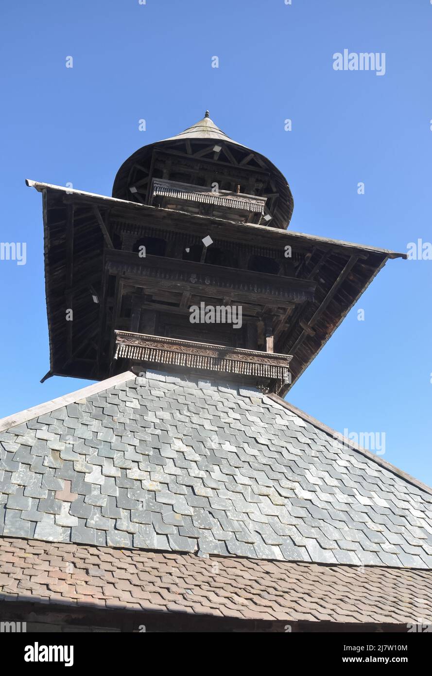 Blick auf das Dach des alten Parashar rishi Tempels mit Kopierraum Stockfoto