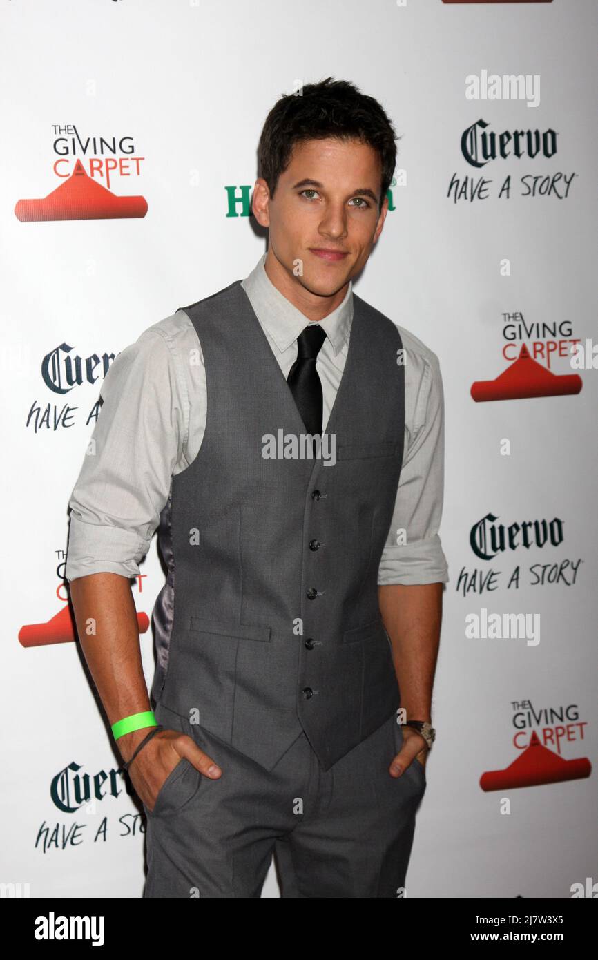 LOS ANGELES - 21. AUGUST: Mike Manning im OK! TV Awards Party im Sofiitel L.A. am 21. August 2014 in West Hollywood, CA Stockfoto