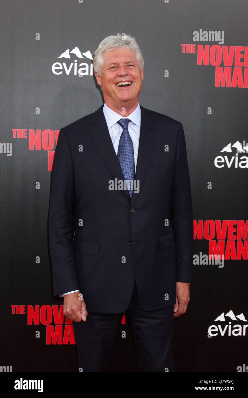 LOS ANGELES - 13. AUGUST: Roger Donaldson bei der Premiere von „The November man“ im TCL Chinese Theatre am 13. August 2014 in Los Angeles, CA Stockfoto