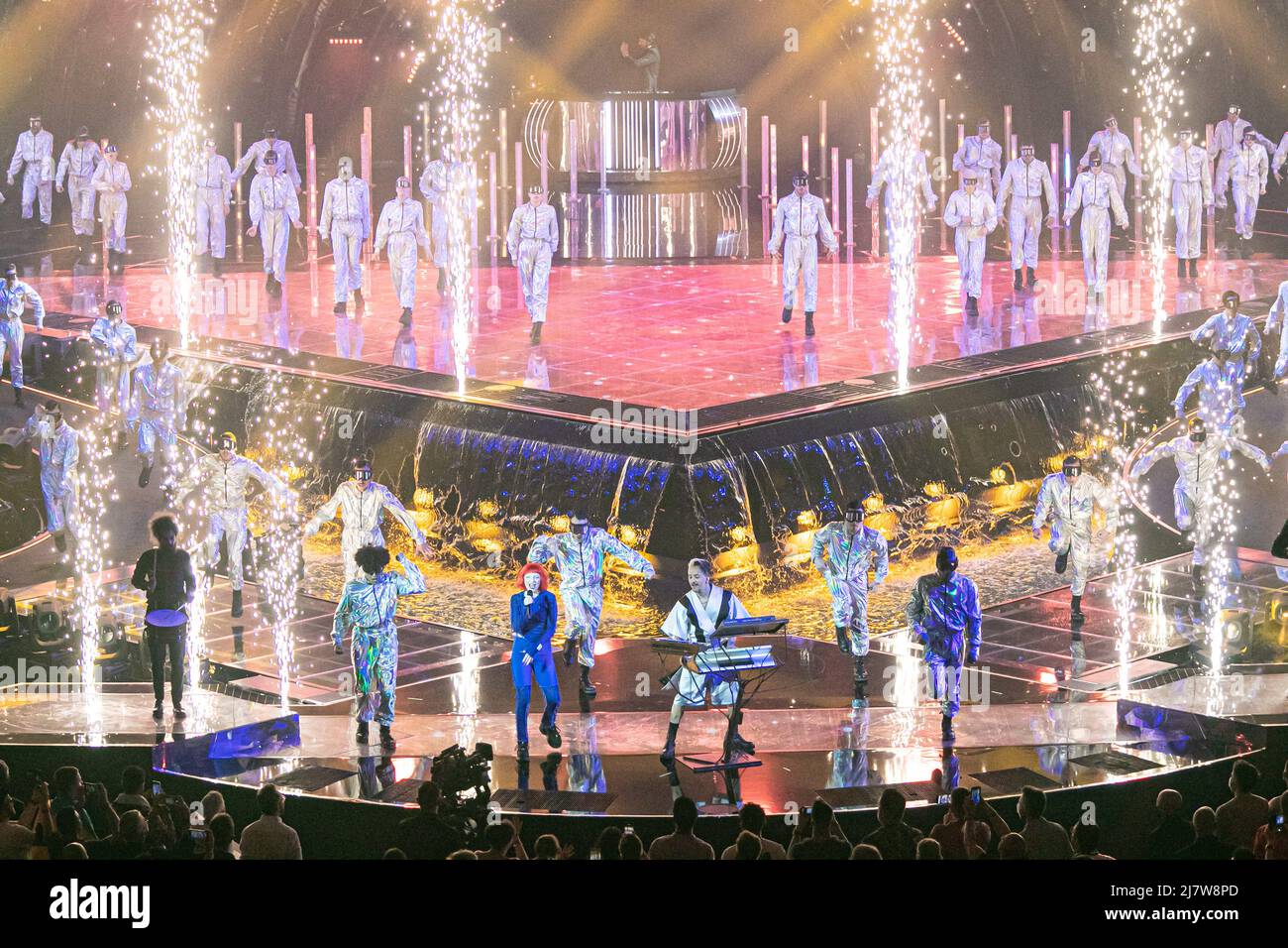 Dardust (Dario Faini), Sophie, Benny Genassi und The Giants treten im Halbfinale des Eurovision Song Contest 1. auf der Bühne auf. Turin (Italien) am 10.. Mai 2022. Foto von Marco Piovanotto/ABACAPRESS.COM Stockfoto