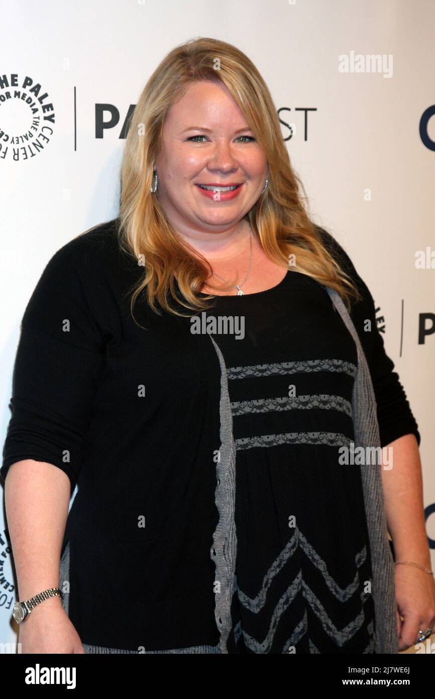 LOS ANGELES - MAR 22: Julie Plec beim PaleyFEST 2014 - 'The Vampire Diaries' & 'The Originals' im Dolby Theater am 22. März 2014 in Los Angeles, CA Stockfoto