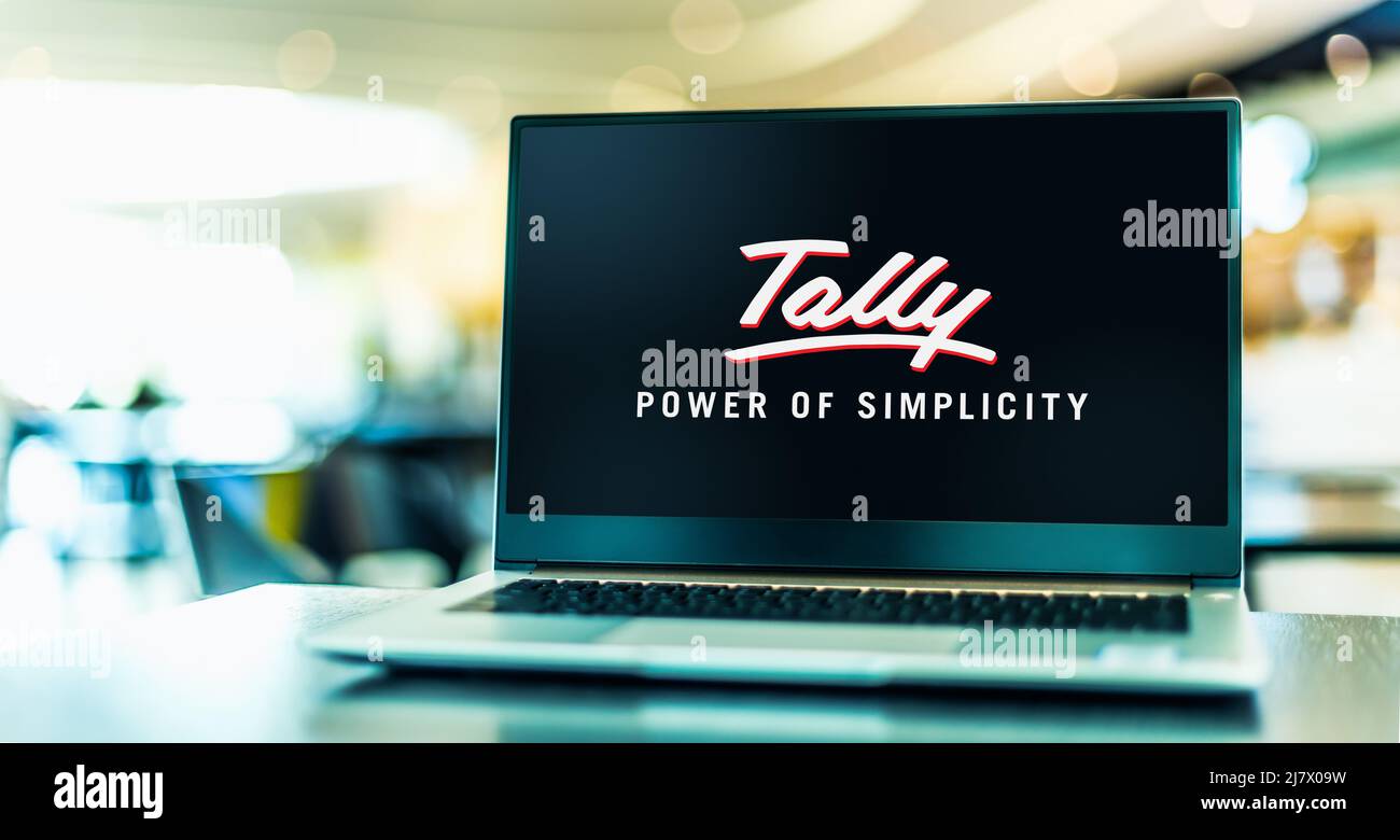 POZNAN, POL - 8. DEZ 2021: Laptop-Computer mit Logo von Tally Solutions, einem indischen multinationalen Technologieunternehmen, das Enterprise RE Stockfoto