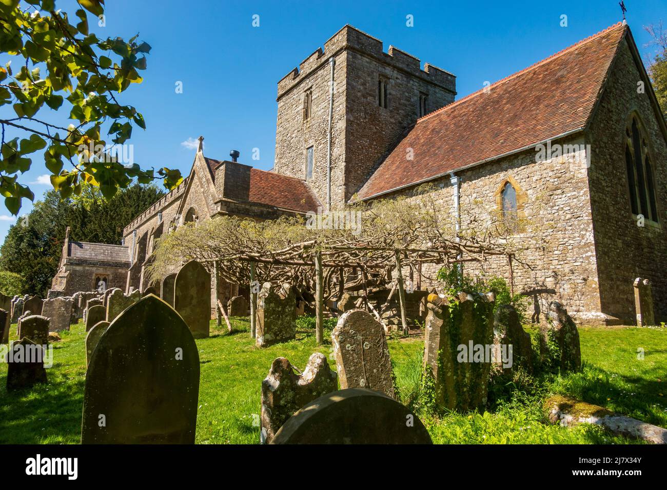 Die St. Peter's Church, Boughton Monchelsea in Kent, ist ein ausgezeichneter Halt auf dem Greensands Way Fußweg in Großbritannien Stockfoto