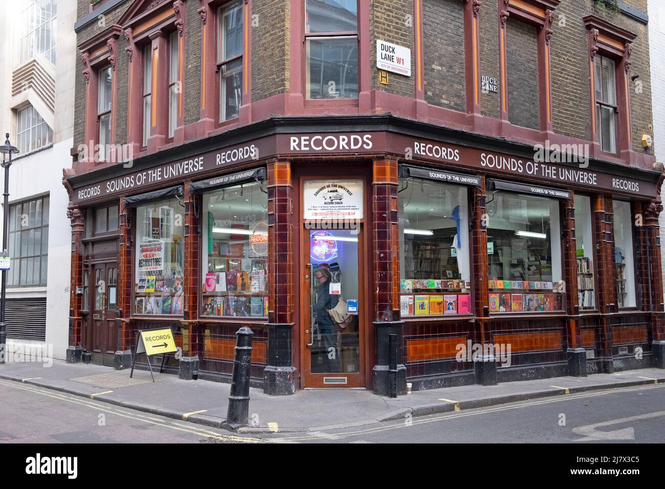 Soho Plattenladen „Sounds of the Universe“ Außenansicht in Broadwick Street Soho London England Großbritannien KATHY DEWITT Stockfoto