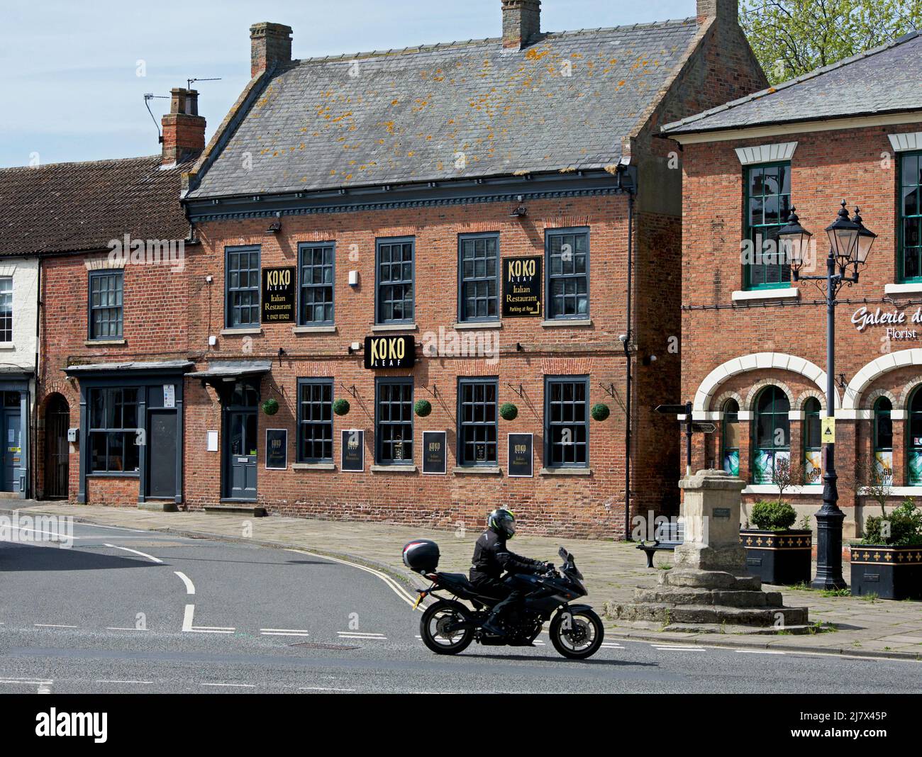 Mann auf dem Motorrad in Epworth, North Lincolnshire, England Stockfoto