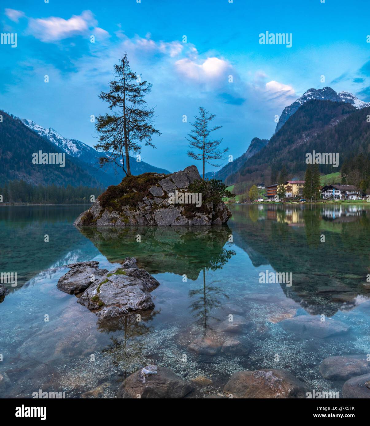 Morgendämmerung am Hintersee bei Ramsau, Berchtesgaden, Bayern, Deutschland Stockfoto