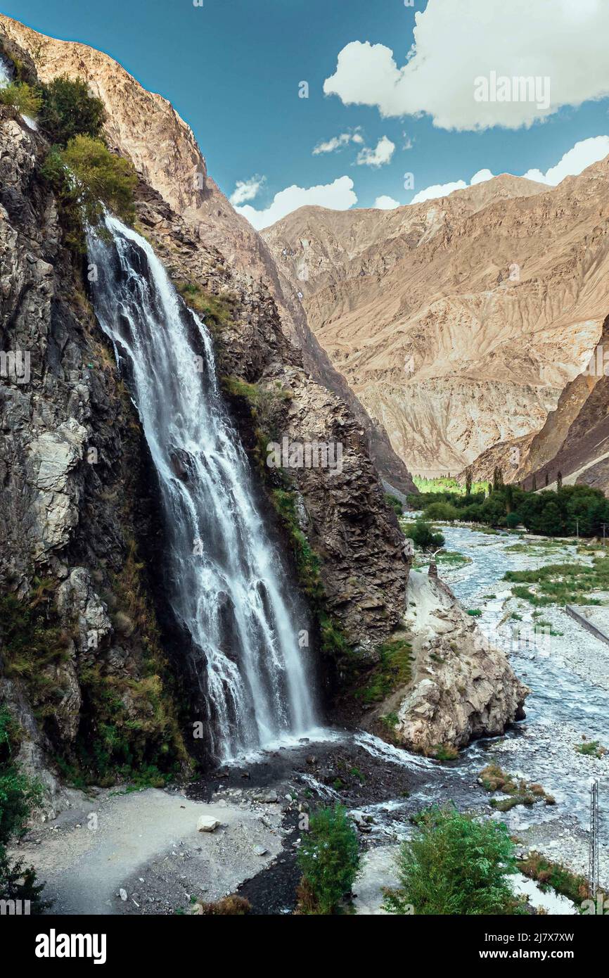 Luftlandschaft des Manthokha-Wasserfalls in Skardu Pakistan Stockfoto
