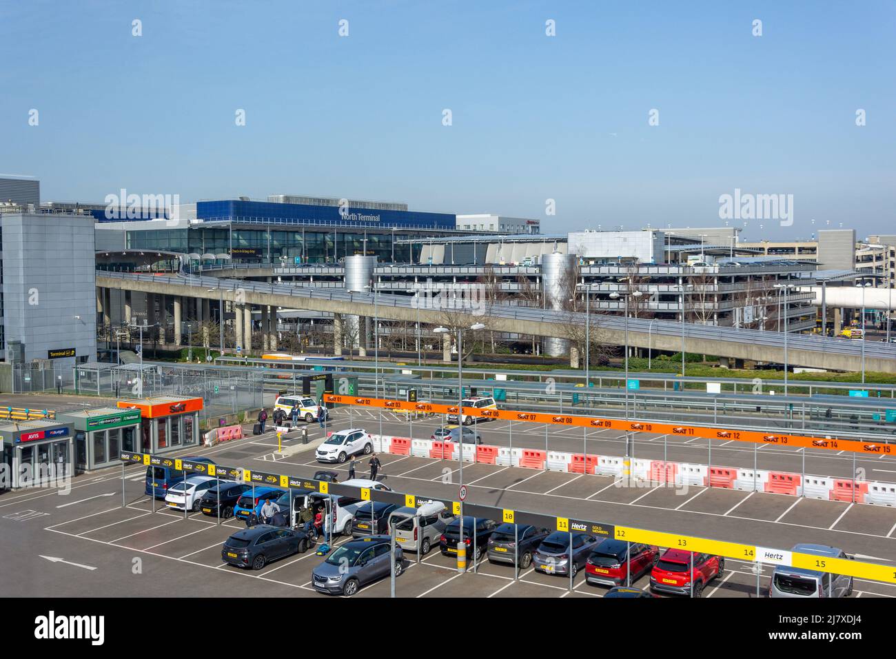 Mietparkplatz am North Terminal, Flughafen London Gatwick, Crawley, West Sussex, England, Vereinigtes Königreich Stockfoto