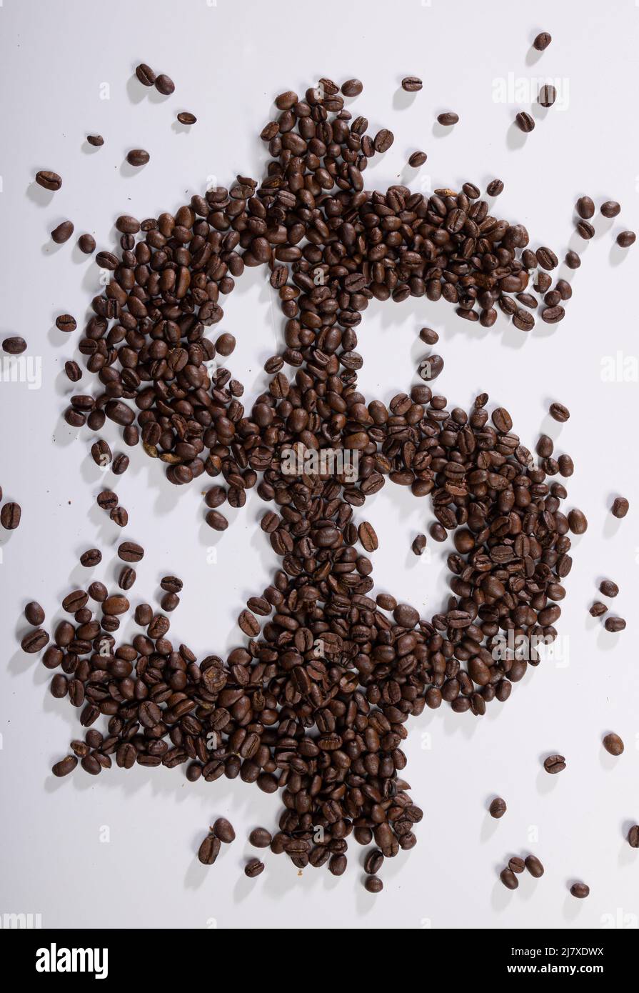 Symbolisches Bild von Kaffeebohnen, die ein Dollarzeichen bilden Stockfoto