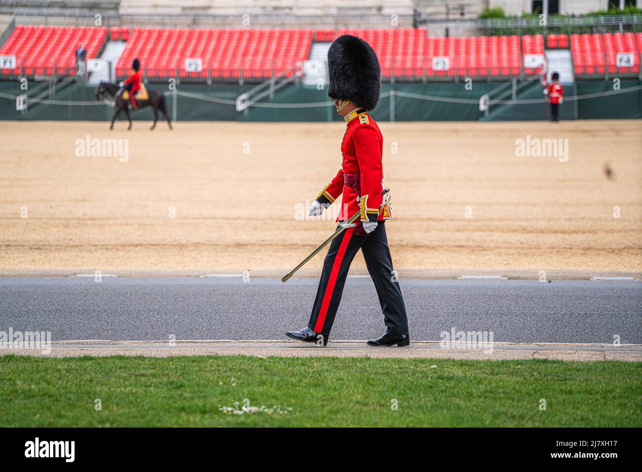 London, 11. Mai 2022. Mitglieder der irischen, schottischen, walisischen und Coldstream Guards der Haushaltsabteilung nehmen an den Farbprobeproben der Horse Guards Teil, die am 2-5. Juni anlässlich des 70-jährigen Thronbestands von Königin Elizabeth anlässlich der Feierlichkeiten zum Platin-Jubiläum stattfinden. Kredit. amer Ghazzal/Alamy Live Nachrichten Stockfoto