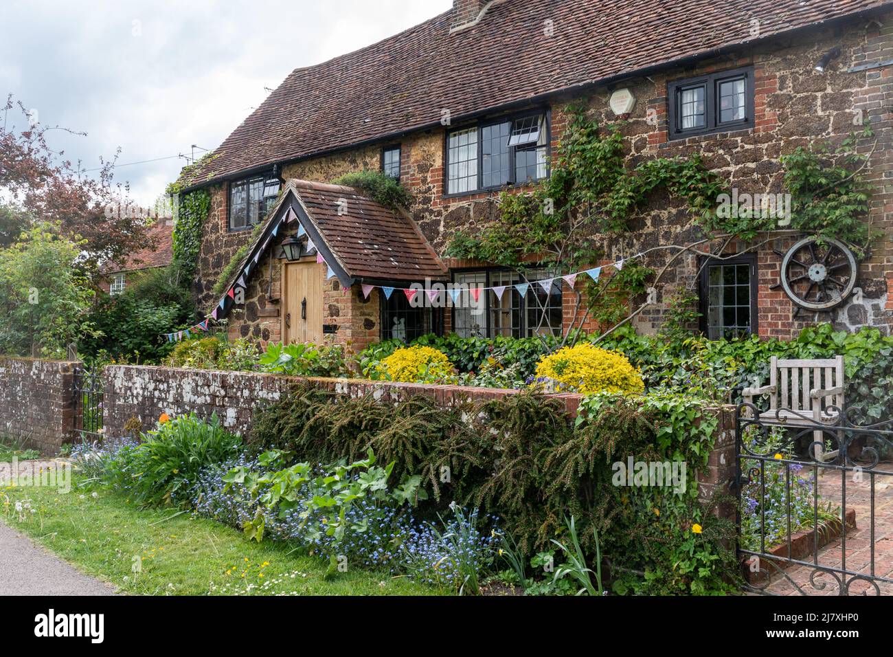 Attraktive Hütte namens Wheelwrights in Dunsfold Village, Surrey, England, Großbritannien Stockfoto