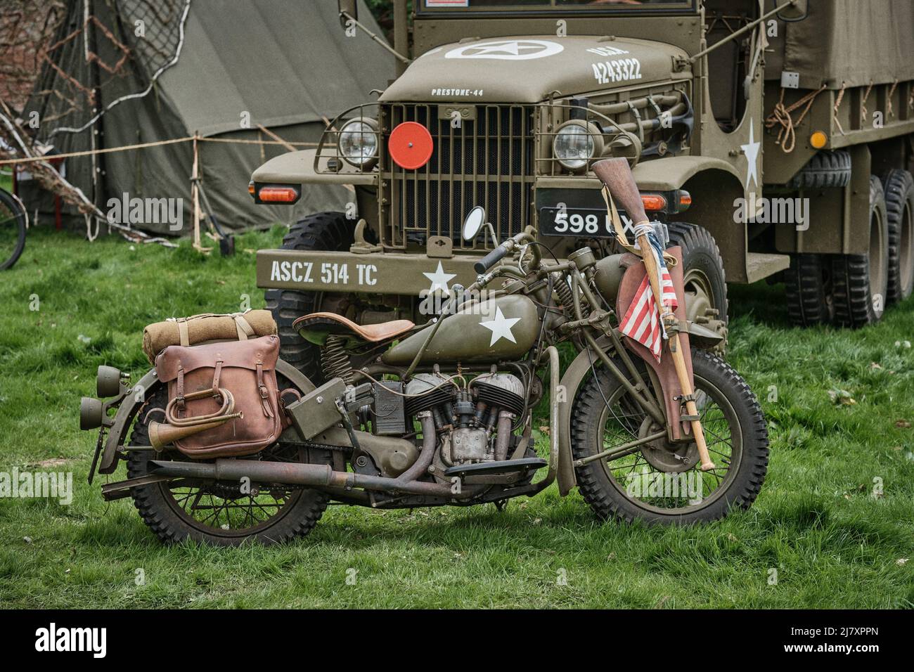 US Army Harley Davidson Motorrad und GMC LKW in No man's Land, Bodrhyddan Hall, Rhuddlan, Wales Stockfoto