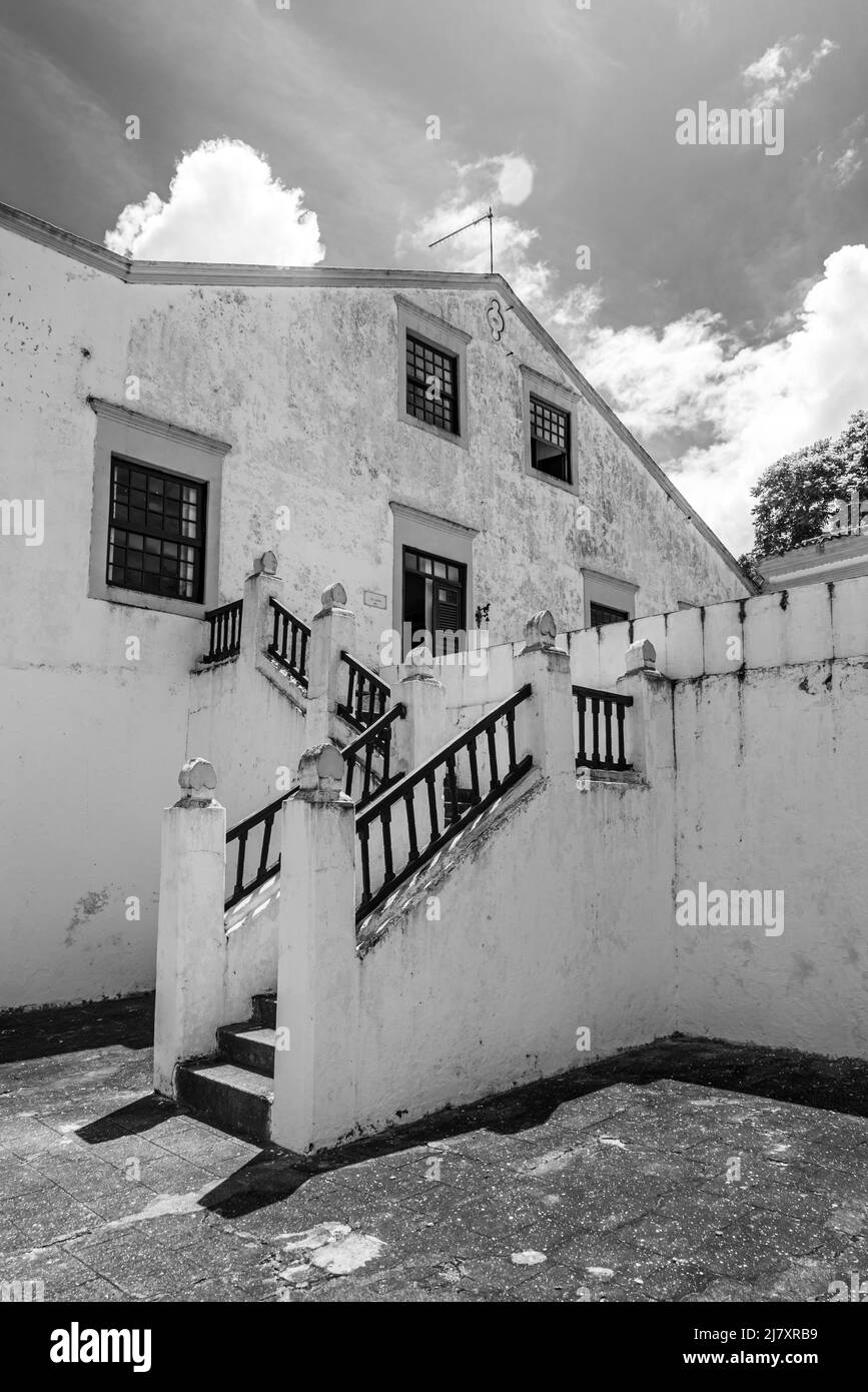 Schwarz-Weiß-Foto des alten Bauernhauses in Brasilien Stockfoto