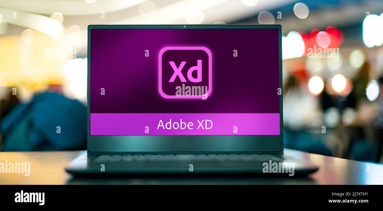POZNAN, POL – 16. JANUAR 2022: Laptop-Computer mit Logo von Adobe XD, einem vektorbasierten User Experience Design-Tool für Web-Apps und mobile Apps, deve Stockfoto