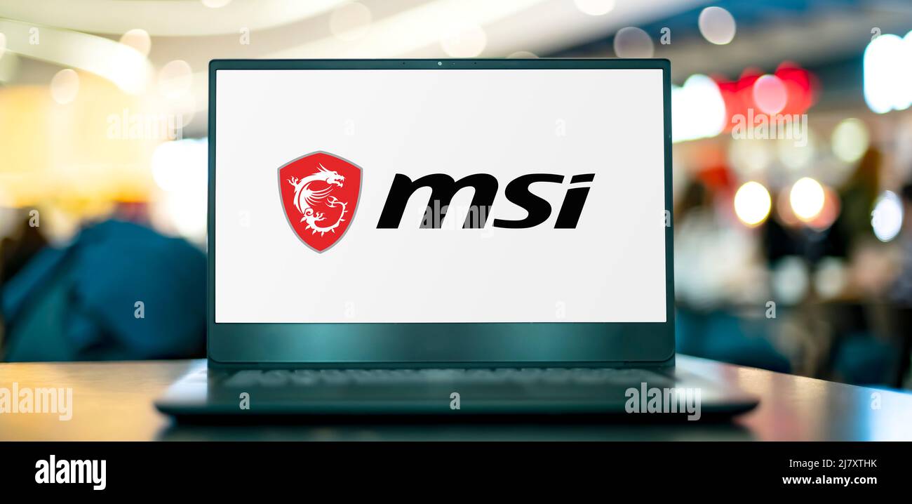 POZNAN, POL – 05. FEBRUAR 2022: Laptop-Computer mit Logo von Micro-Star International, einem multinationalen taiwanesischen IT-Unternehmen Stockfoto
