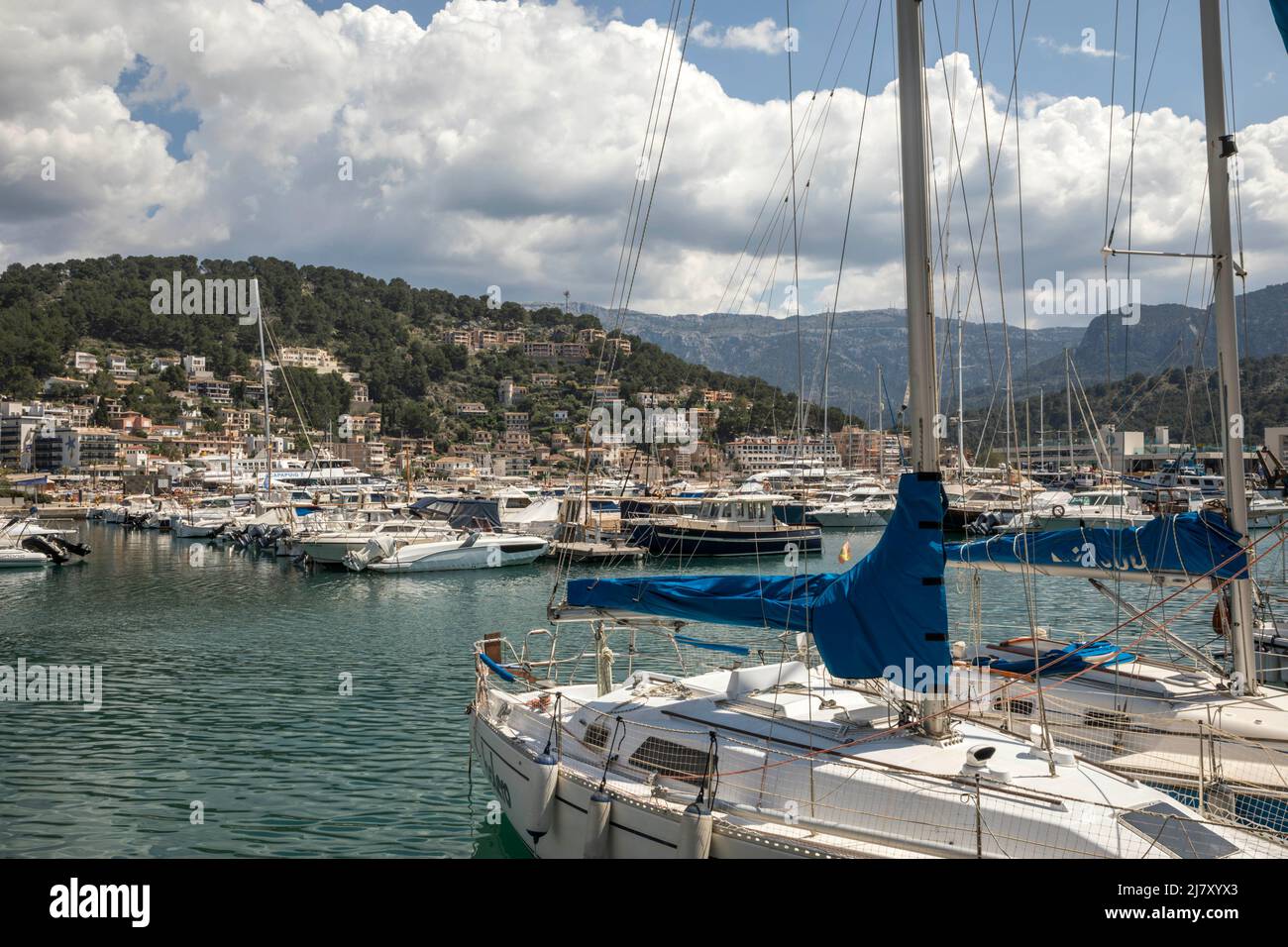 9. Mai 2022, Port de SÃ³ller, Mallorca, Spanien: Hafenblick in Port de SÃ³ller auf Mallorca. (Bild: © John-Patrick Morarescu/ZUMA Press Wire) Stockfoto